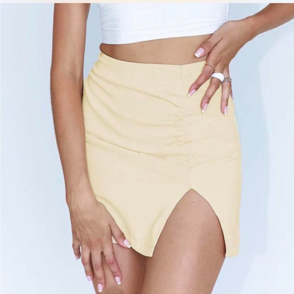 Princess Polly Yellow Mini Skirt. NWOT.